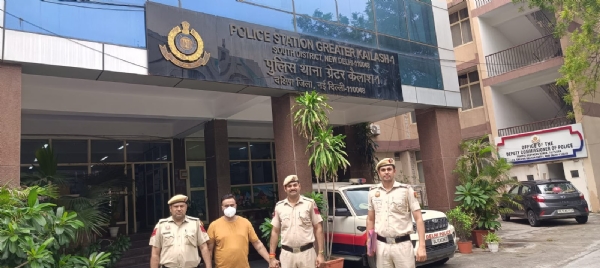 चोरी के मामले में गिरफ्तार आरोपित की फोटो चोरी के मामले में गिरफ्तार आरोपित की फोटो