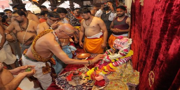 उज्जैन में निकली भगवान महाकाल की श्रावण मास की दूसरी सवारी उज्जैन में निकली भगवान महाकाल की श्रावण मास की दूसरी सवारी