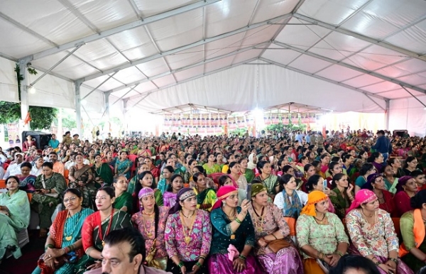भाऊवाला में तीज उत्सव के अवसर पर आयोजित महिला संवाद कार्यक्रम में उपस्थित महिलाएं।