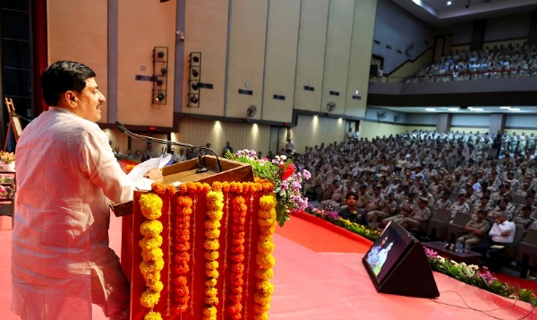 अपने अभिनंदन कार्यक्रम को संबोधित करते हुए मुख्यमंत्री अपने अभिनंदन कार्यक्रम को संबोधित करते हुए मुख्यमंत्री
