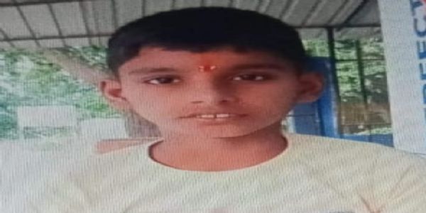 चार पहिया वाहन की टक्कर से मोटर साइकिल सवार अधेड़ की मौत, बेटा घायल
