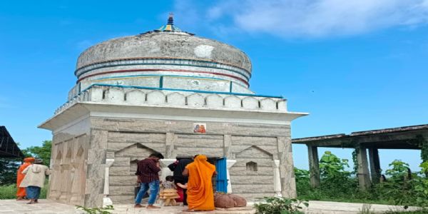 रावण के वंशज ने की थी पूजा, तब से बना त्रिसरा देव शिव मंदिर