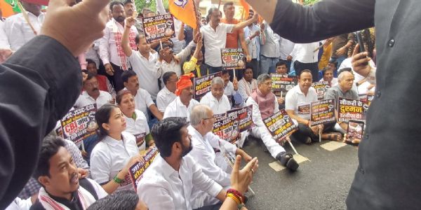 विधानसभा घेराव के दौरान बाबूलाल मरांडी समेत भाजपा नेता हिरासत में, 500 से अधिक छात्र भी पकड़े गए