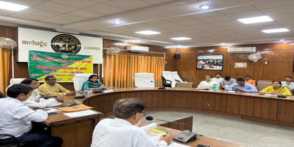 फर्रुखाबाद: बाढ़ पीड़ितों को वरीयता से दिए जाएं किसान क्रेडिट कार्ड : जिलाधिकारी