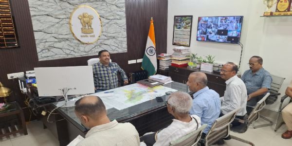 रेलवे की बेदखली कार्रवाई के खिलाफ तृणमूल कांग्रेस का विरोध प्रदर्शन, सौंपा ज्ञापन