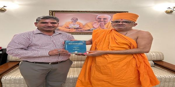 उत्तराखंड में संस्कृत संवर्धन को मिलेगी नई गति, सचिव दीपक कुमार ने स्वामी भद्रेश दास से की मुलाकात