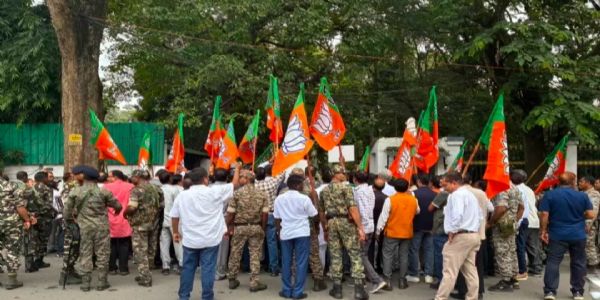 जेपीएससी-जेएसएससी अभ्यर्थियों के विधानसभा घेराव के बीच भाजपा का प्रदर्शन, मुख्यमंत्री से इस्तीफे की मांग