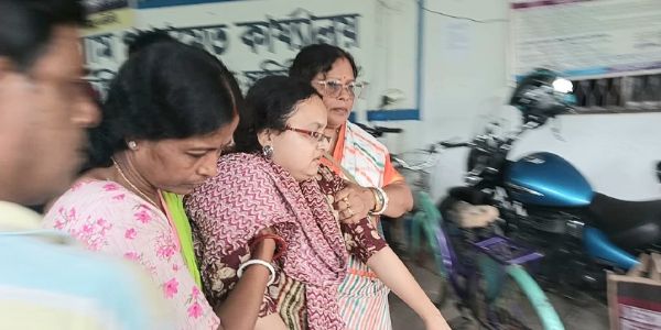 पूर्व मेदिनीपुर में अविश्वास प्रस्ताव पर बवाल, पंचायत अधिकारी की तबीयत बिगड़ी
