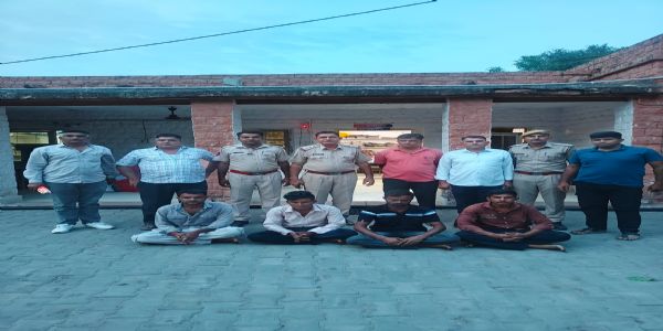 सोने-चांदी के जेवर लूटने की वारदात का पर्दाफाश, चार आरोपी गिरफ्तार