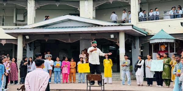 नाहन में एबीवीपी का प्रदर्शन, 30% फीस वृद्धि वापस लेने और छात्र संघ चुनाव बहाली की उठी मांग