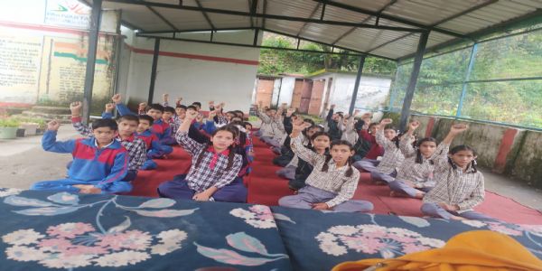 नशा मुक्त भारत काे लेकर जीआईसी पुजार गांव और मराेड़ा में गाेष्ठी