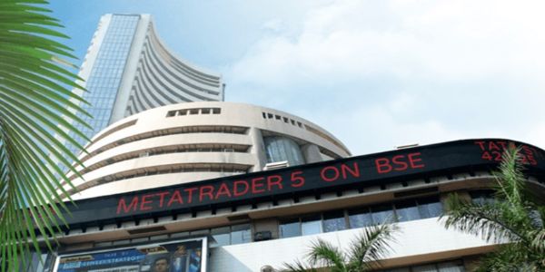 सीमित दायरे में कारोबार करने के बाद मामूली बढ़त के साथ बंद हुआ बाजार, निवेशकों के 59 हजार करोड़ डूबे
