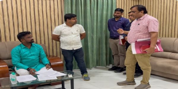 पोटका में सड़क निर्माण नहीं होने पर विधायक ने दो संवेदकों पर कार्रवाई करने को कहा
