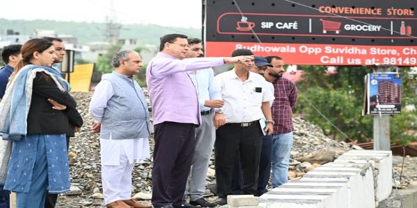 नंदा की चौकी पुल के एप्रोच रोड के पुनर्निर्माण का मुख्यमंत्री ने किया निरीक्षण