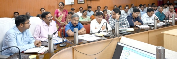जांजगीर-चांपा में लखपति दीदी पहल की समीक्षा, कलेक्टर जन्मेजय महोबे ने महिलाओं की आय बढ़ाने पर दिया जोर जांजगीर-चांपा में लखपति दीदी पहल की समीक्षा, कलेक्टर जन्मेजय महोबे ने महिलाओं की आय बढ़ाने पर दिया जोर