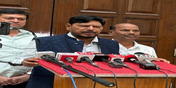 रिपब्लिकन पार्टी ऑफ इंडिया (आठवले) के राष्ट्रीय अध्यक्ष रामदास आठवले