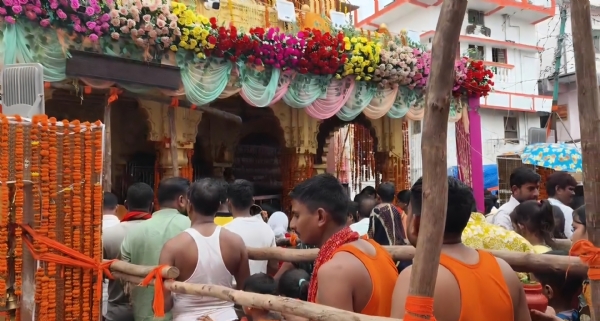 मंत्री मदन सहनी ने बाबा हरिहरनाथ मंदिर में की पूजा-अर्चना मंत्री मदन सहनी ने बाबा हरिहरनाथ मंदिर में की पूजा-अर्चना