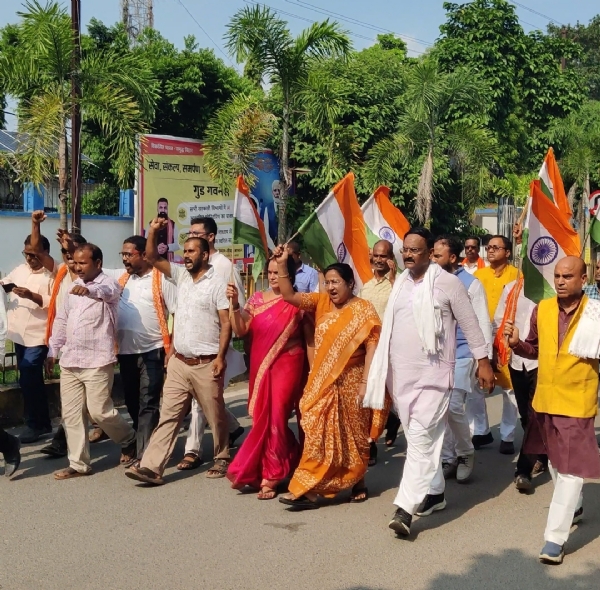अररिया फोटो:भाजपा का हर घर तिरंगा यात्रा में विधायक और संगठन के लोग