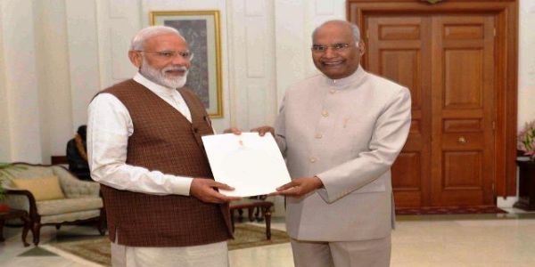 प्रधानमंत्री नरेन्द्र मोदी और पूर्व राष्ट्रपति रामनाथ कोविंद (फाइल फोटो) प्रधानमंत्री नरेन्द्र मोदी और पूर्व राष्ट्रपति रामनाथ कोविंद (फाइल फोटो)