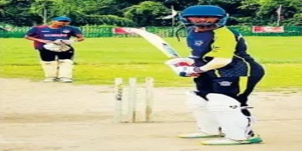 मुरादाबाद इंटर क्लब क्रिकेट टूर्नामेंट में शाट लगाता खिलाडी।ड़ी मुरादाबाद इंटर क्लब क्रिकेट टूर्नामेंट में शाट लगाता खिलाडी।ड़ी