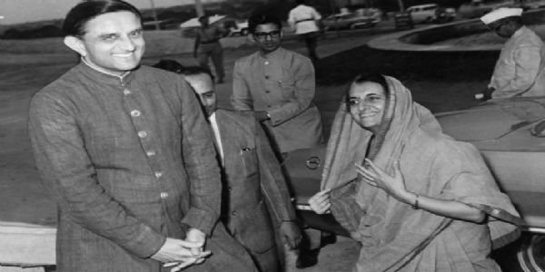 स्मृति शेष विक्रम साराभाई। साथ में हैं पूर्व प्रधानमंत्री इंदिरा गांधी व अन्य। स्मृति शेष विक्रम साराभाई। साथ में हैं पूर्व प्रधानमंत्री इंदिरा गांधी व अन्य।