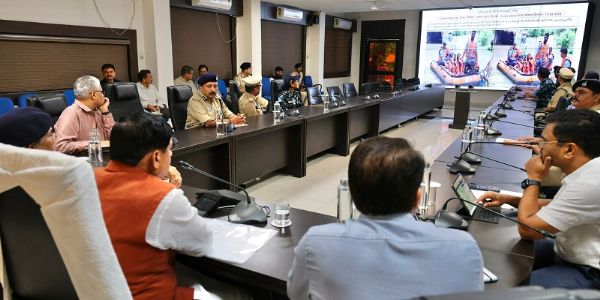 राज्य आपदा कमान एवं नियंत्रण केंद्र के सिचुएशन रूम में बाढ़ की स्थिति की जानकारी लेते हुए मुख्यमंत्री राज्य आपदा कमान एवं नियंत्रण केंद्र के सिचुएशन रूम में बाढ़ की स्थिति की जानकारी लेते हुए मुख्यमंत्री