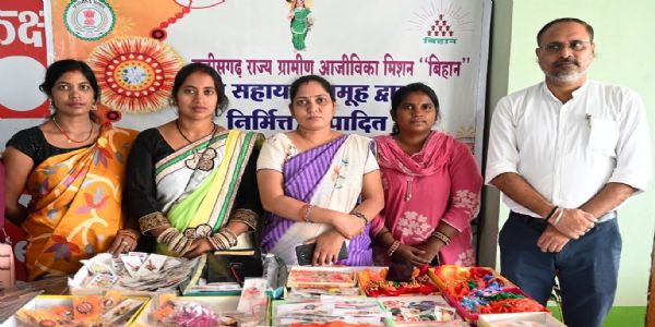 हुनर को रोजगार बना आत्मनिर्भर बन रहीं बिहान की महिलाएं