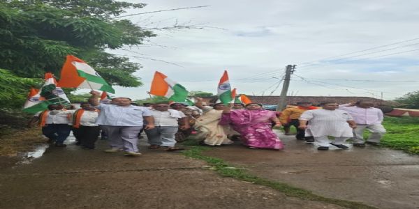 सरसोंपुरी में निकली तिरंगा यात्रा, बच्चों से बुजुर्गों तक दिखा उत्साह