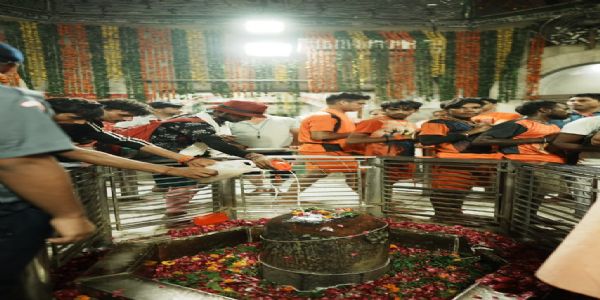 परशुरामेश्वर महादेव मंदिर में 15 लाख ने किया जलाभिषेक
