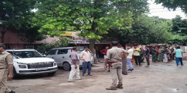 ई-रिक्शा में पिकअप ने मारी टक्कर, महिला की मौत