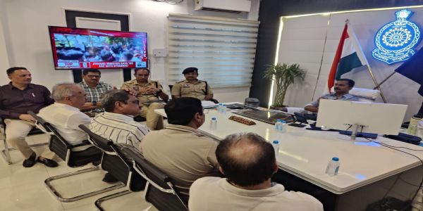 अवैध दवा बिक्री पर पुलिस सख्त, दवा संघ के पदाधिकारियों के साथ हुई बैठक
