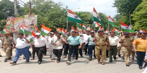 तिरंगा यात्रा : देशभक्ति के रंग में रंगा नजर आया बलिया,विद्यार्थियों में दिखा विशेष उत्साह