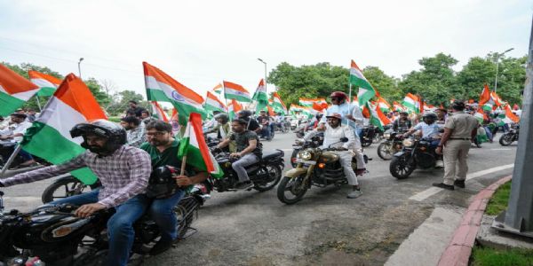 राजग के सांसद कल निकालेंगे ‘हर घर तिरंगा’ बाइक रैली, उपराष्ट्रपति दिखाएंगे हरी झंडी