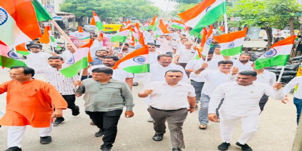 सूरत के विभिन्न वार्डों में भाजपा ने निकाली भव्य तिरंगा यात्रा, राष्ट्रभक्ति के रंग में रंगा शहर