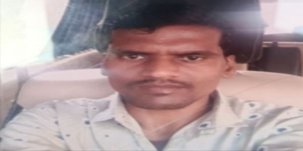 बेटे के मुंडन से पहले उजड़ गया परिवार, खेत में मिला पिता का शव