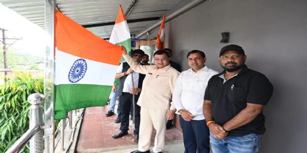 कोरबा : उद्योग मंत्री लखन देवांगन ने फहराया तिरंगा, हर घर तिरंगा अभियान में प्रदेशवासियों से की भागीदारी की अपील
