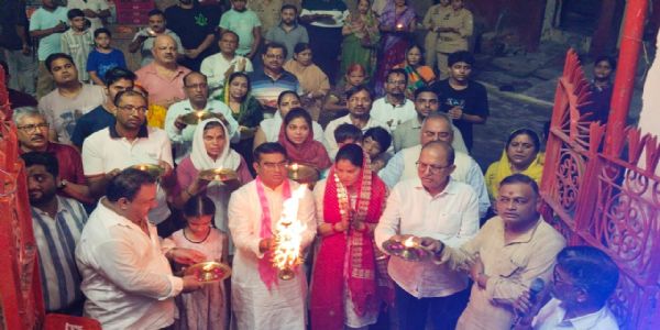 मुरादाबाद : हिंदू मंडल ने महा आरती कर की देश में सुख, शांति, समृद्धि, खुशहाली की कामना