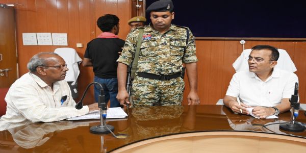 कलेक्टर ने साप्ताहिक जनदर्शन में आमजनो की सुनी मांग एवं समस्याएं, कुल 57 आवेदन हुए प्राप्त
