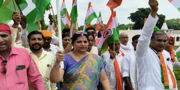 क्रांतिकारियों के बलिदान को नमन करने उमड़ा जनसैलाब, तिरंगा यात्रा में गूंजे भारत माता के जयकारे