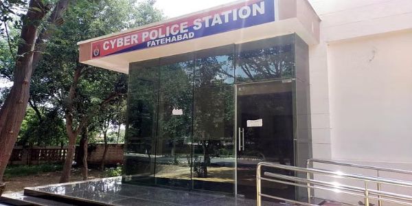 फतेहाबाद:विदेश रहते पड़ोसी की फर्जी फेसबुक आईडी से ढाई लाख की ठगी, मामला दर्ज