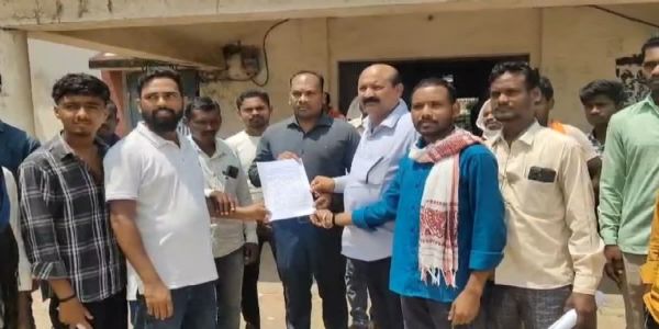 ग्रेफाइट प्लांट के पानी को लेकर ग्रामीणों में नाराजगी, एसडीएम कार्यालय पहुंचकर जांच की मांग