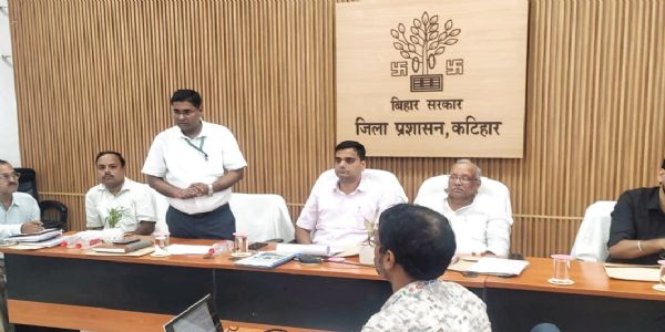 एमआरपी से ज्यादा पर खाद बेची तो रद्द होगा लाइसेंस, डीएम की दोटूक चेतावनी