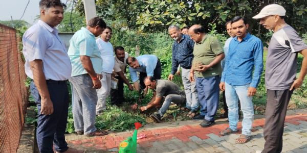 औरैया : देवकली मंदिर परिसर में हुआ पौधारोपण, पीएसी जवानों को सौंपी पौधों की जिम्मेदारी