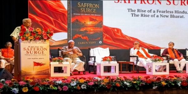 कोलकाता में कार्यक्रम को संबोधित करते भैया जी जोशी कोलकाता में कार्यक्रम को संबोधित करते भैया जी जोशी