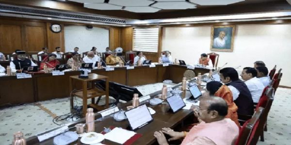 मुख्यमंत्री की अध्यक्षता में हुई कैबिनेट की बैठक मुख्यमंत्री की अध्यक्षता में हुई कैबिनेट की बैठक