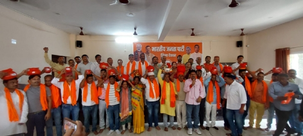 भाजपा जिला कमिटी की बैठक संपन्न, घर-घर तिरंगा अभियान की तैयारियों पर हुई चर्चा भाजपा जिला कमिटी की बैठक संपन्न, घर-घर तिरंगा अभियान की तैयारियों पर हुई चर्चा