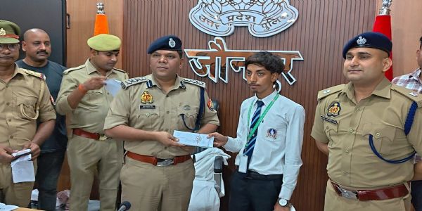 जौनपुर पुलिस ने खाेज निकाले 200 खाेए माेबाइल फाेन