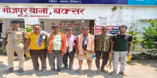 बक्सर के नया भोजपुर में 5 वारंटी सहित कुल छह गिरफ्तार