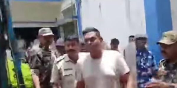 धनियाखाली में रंगदारी, धमकी और मारपीट के आरोप में तृणमूल नेता गिरफ्तार