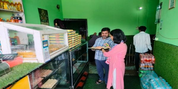 खाद्य पदार्थों के नमूने जांच को भेजे, रिपोर्ट का इंतजार